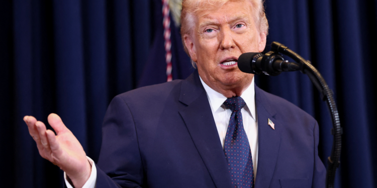 Trump diz que explosão em escola no Irã está 'sendo investigada'