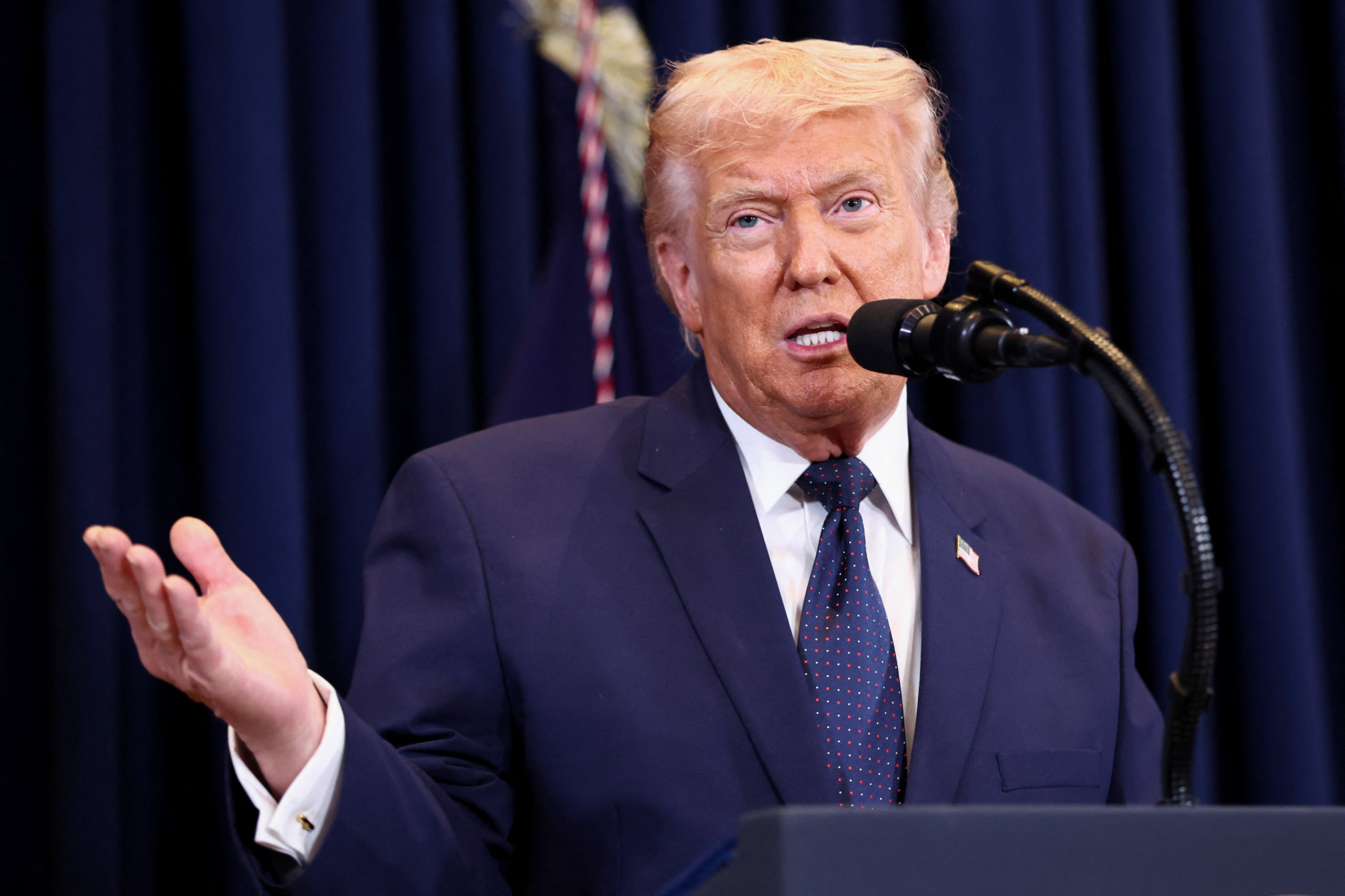Trump diz que explosão em escola no Irã está 'sendo investigada'