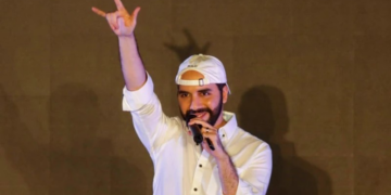 Juristas acusam governo de Bukele de 'crimes contra a humanidade' em El Salvador