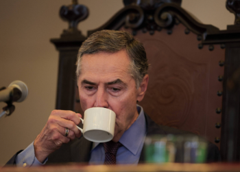 Barroso diz que 'nunca tinha ouvido falar' de Vorcaro e que STF vive 'momento difícil'