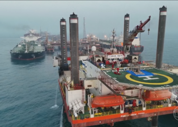 EUA permitem que países comprem petróleo russo retido no mar por 30 dias