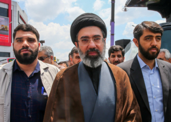 Novo líder supremo do Irã está ferido, escondido em um bunker e provavelmente desfigurado, diz secretário de Guerra dos EUA