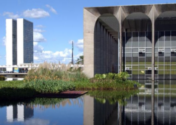 Itamaraty convocou representante da embaixada dos EUA para tratar de visita de assessor de Trump