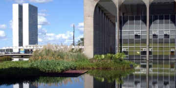 Itamaraty convocou representante da embaixada dos EUA para tratar de visita de assessor de Trump