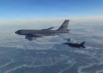 Cinco aviões-tanque dos EUA foram atingidos por mísseis iranianos em base na Arábia Saudita, diz jornal