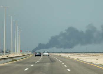 Embaixada dos EUA na Arábia Saudita é atingida por dois drones; país recomenda que americanos busquem abrigo
