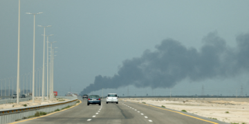Embaixada dos EUA na Arábia Saudita é atingida por dois drones; país recomenda que americanos busquem abrigo