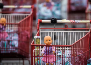 Vendem-se crianças; alugam-se ventres — uma crítica à barriga de aluguel