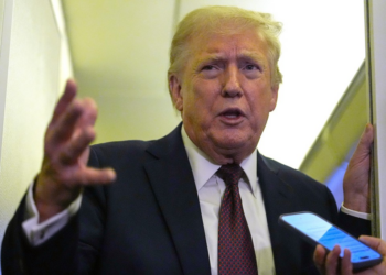 Donald Trump exige que 'cerca de sete' países se juntem a uma coalizão para patrulhar o Estreito de Ormuz do Irã