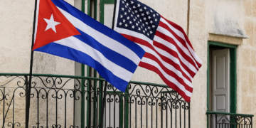 Governo de Cuba diz que vai permitir que expatriados voltem a investir no país