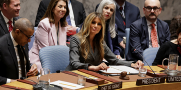 Em meio a guerra no Oriente Médio, EUA colocam Melania Trump para presidir reunião do Conselho de Segurança da ONU