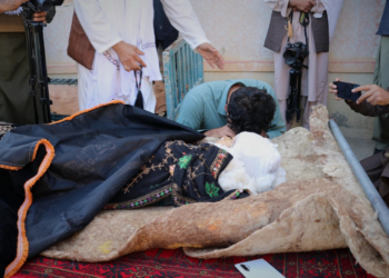 Afeganistão acusa Paquistão de bombardear hospital para usuários de drogas e matar 400 pessoas; país nega