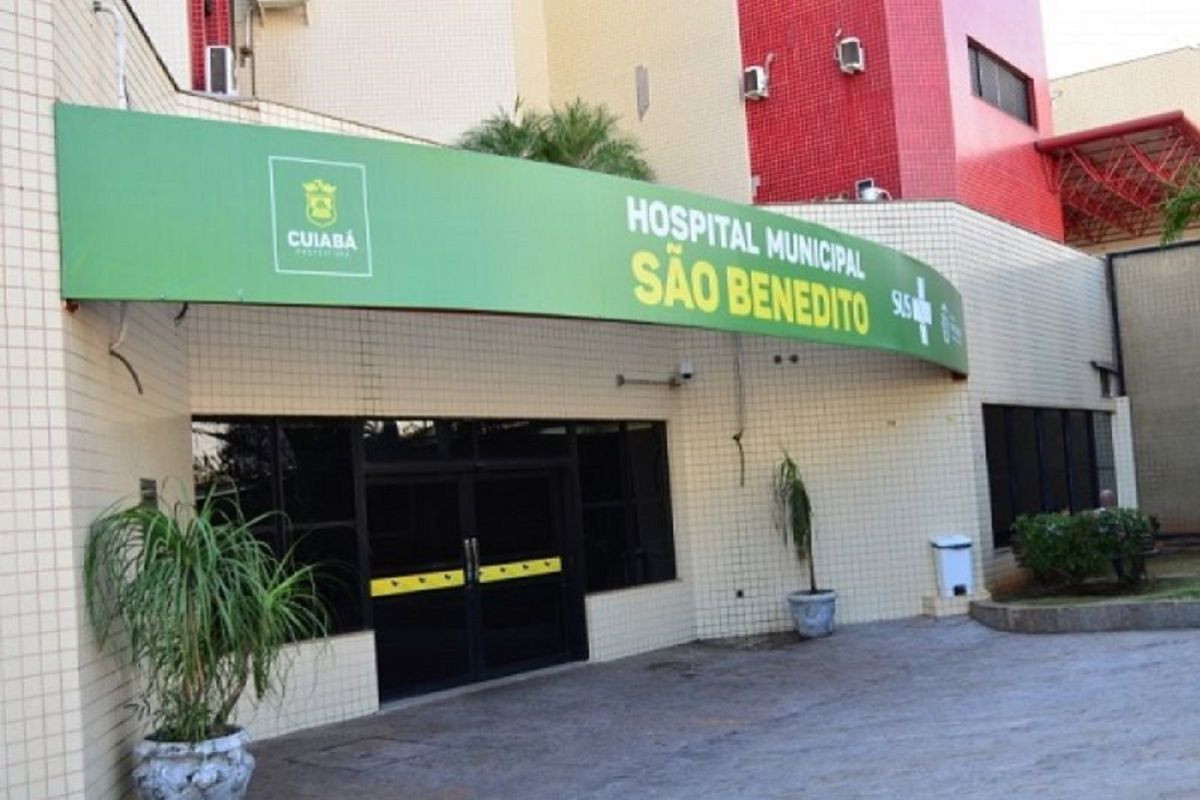 Técnica de enfermagem é levada à UTI após ser encontrada desacordada em banheiro de hospital