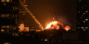 Ataque do Irã contra Israel deixa 1 morto e 21 feridos em Tel Aviv