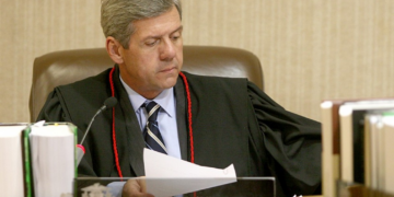 Condenado por venda de sentença, desembargador aposentado recebe R$ 959 mil do TJ em um ano