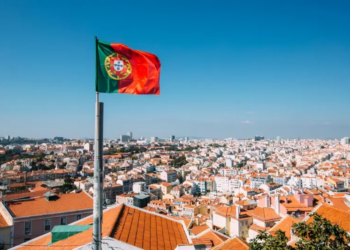 Portugal propõe lei que acelera deportações de imigrantes irregulares