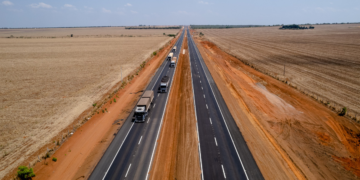 Lula trava frete abaixo do piso e impõe multas de até R$ 10 milhões