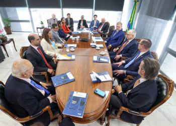 STF e Governo articulam lei para legalizar "penduricalhos"