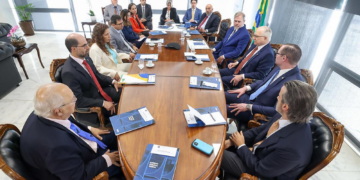 STF e Governo articulam lei para legalizar "penduricalhos"