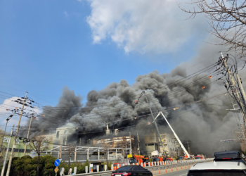 Incêndio em fábrica de autopeças deixa 10 mortos na Coreia do Sul