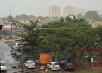 Cuiaba tem alerta para riscos de alagamentos, queda de árvores e falta de energia neste fim de semana