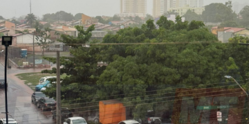 Cuiaba tem alerta para riscos de alagamentos, queda de árvores e falta de energia neste fim de semana
