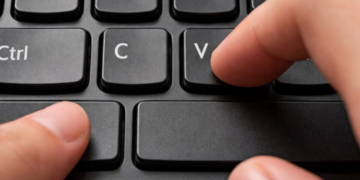 “Se precisar de ajustes, estou à disposição”: os rastros da IA em documentos oficiais