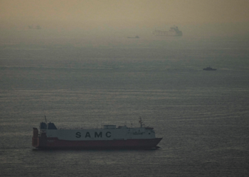 Irã ameaça fechar 'totalmente' Estreito de Ormuz caso Trump ataque instalações energéticas