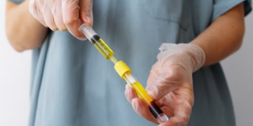 Até R$ 3,1 mil por mês: como americanos transformam o próprio sangue em renda extra