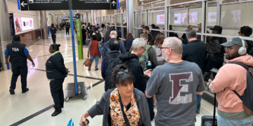 Trump diz que agentes do ICE vão atuar em aeroportos dos EUA a partir de segunda-feira