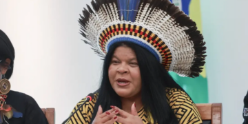 Ministra Sônia Guajajara é internada em UTI para investigação de infecção