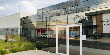 Pais acusados de matar próprio bebê de 1 mês enfrentam júri nesta quarta