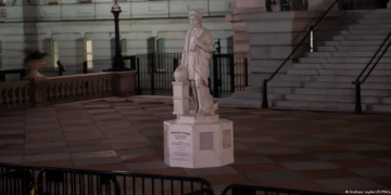 Donald Trump coloca estátua de Cristóvão Colombo na Casa Branca