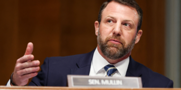 Senado dos EUA confirma ex-lutador de MMA como secretário de Segurança Interna no lugar da 'Barbie do ICE'