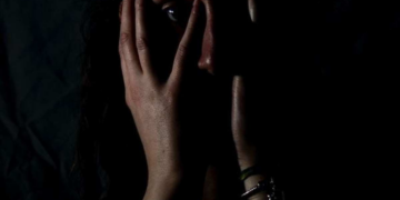 Dono de imóvel é condenado a 2 anos de prisão por xingar ex-inquilina em áudio racista