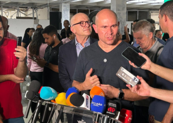 Abilio diz que "isolamento" de Bolsonaro fortaleceu a direita e crava Flávio presidente: "Cairam do cavalo"