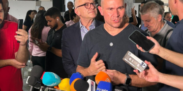 Abilio diz que "isolamento" de Bolsonaro fortaleceu a direita e crava Flávio presidente: "Cairam do cavalo"