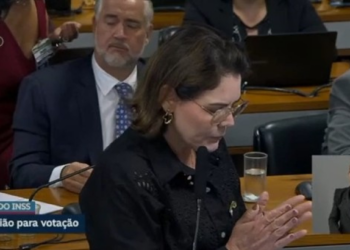 Cel Fernanda se revolta e chora na CPI do INSS; "Me sinto envergonhada, espero que o povo acorde"