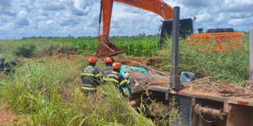 Motorista de caminhão morre esmagado por pá carregadeira na MT-423
