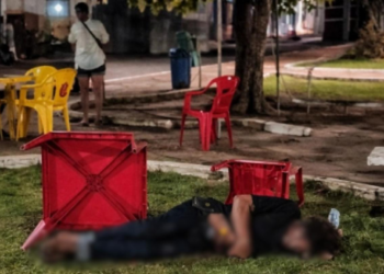 Homem é esfaqueado durante briga em lanchonete e fica com as vísceras expostas