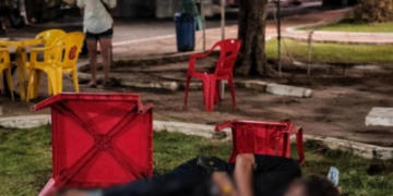 Homem é esfaqueado durante briga em lanchonete e fica com as vísceras expostas