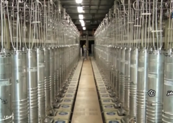 Trump avalia invasão terrestre para extrair urânio do Irã, diz jornal