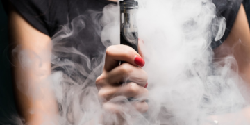 Adolescentes do Centro Oeste são os que mais usam "vape" no Brasil; meninas de escolas públicas lideram o vício