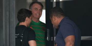 Defesa de Bolsonaro diz que ex-presidente não viu vídeo gravado por Eduardo nos EUA