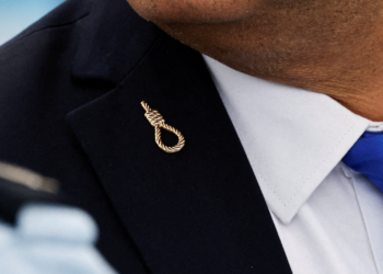 Ministro israelense usa broche de forca e estoura champanhe após aprovação de lei sobre pena de morte a palestinos