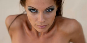 Ex-modelo que já posou nua é nomeada para cargo diplomático