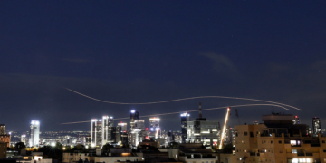 É #FAKE vídeo que mostra torres destruídas em Tel Aviv; cenas foram geradas por inteligência artificial e já viralizaram em 2025