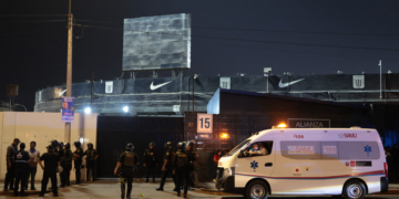 Incidente em estádio no Peru deixa um morto e dezenas de feridos