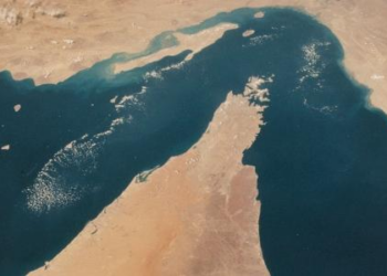 Irã libera Hormuz para navios com cargas essenciais, diz agência estatal