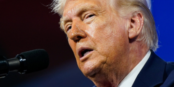 'Trump vs Barbara': Suprema Corte dos EUA julga nesta quarta caso de mãe hondurenha que pode derrubar direito à cidadania para quem nasce no país